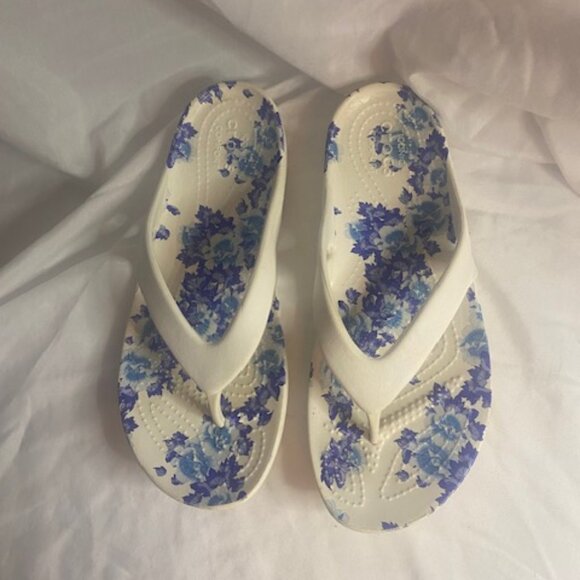 Crocs Women's Kadee II Printed Seasonal Floral Graphic Flip Flop Sandal Size 7 - Picture 1 of 4